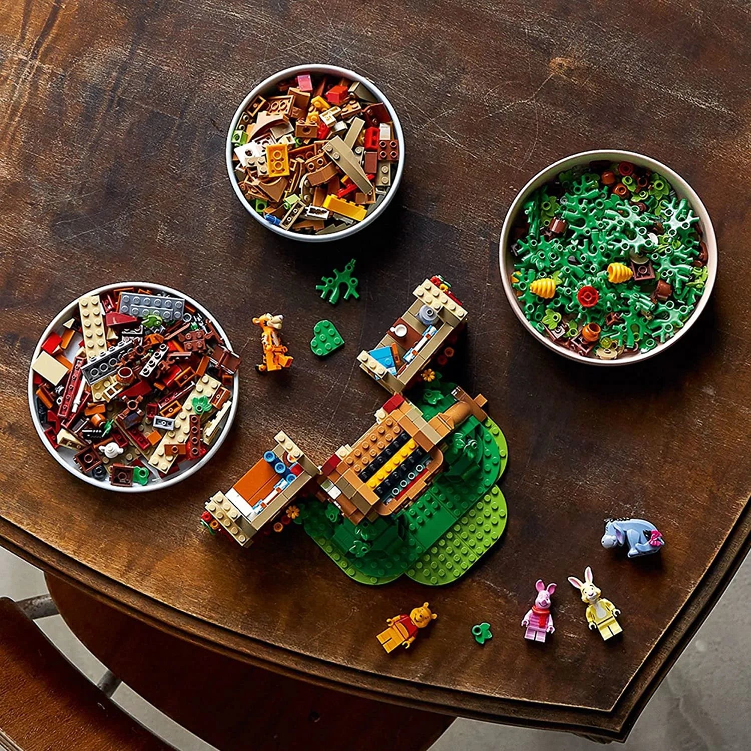 LEGO Ideas Disney Winnie l'ourson 21326 – Ensemble de construction avec figurines Porcinet, Bourriquet et Winnie l'ourson