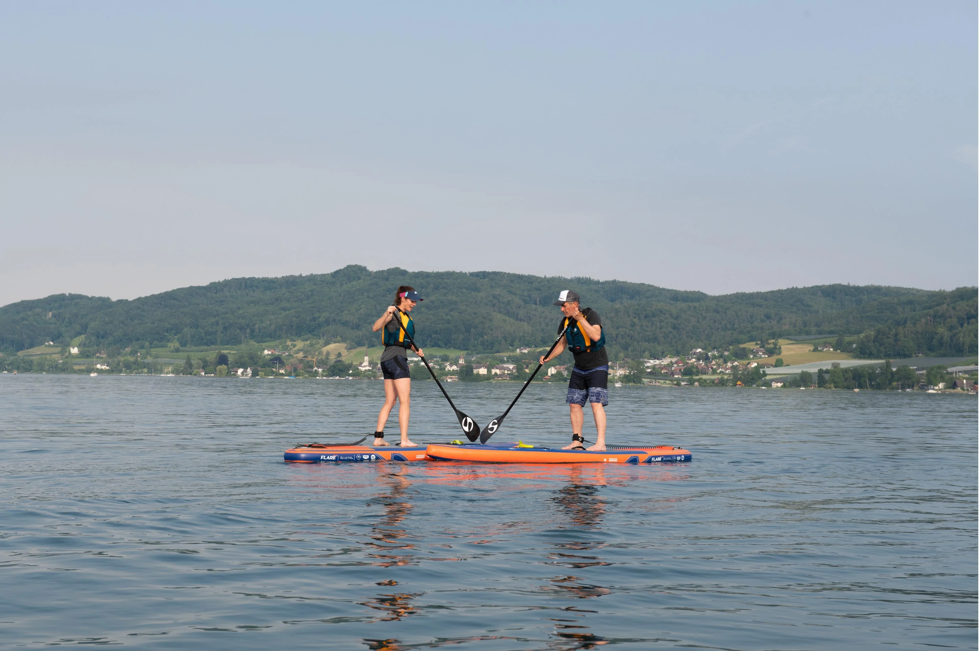 Planche de SUP gonflable Flare 10.8 (2025) – Légère et stable. Construction Dropstitch tissée. Accessoires inclus dans le sac à dos.