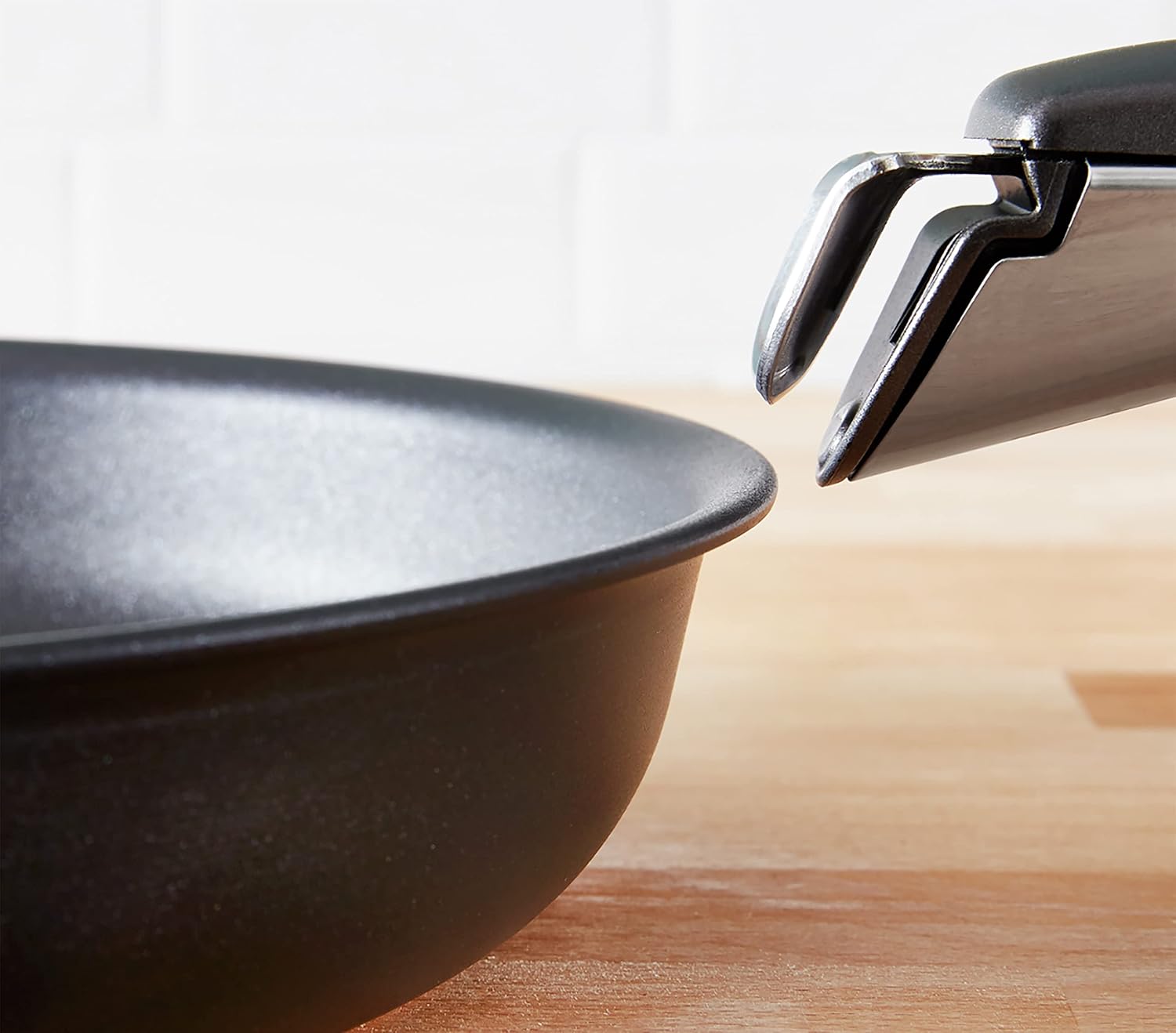 Tefal Ingenio Unlimited On – zestaw 3 garnków 16/18/20 cm + zdejmowana rączka | Nadaje się do kuchenek indukcyjnych, nieprzywierająca powłoka, powłoka tytanowa, Thermo-signal, bez PFOA, można myć w zmywarce i piekarniku