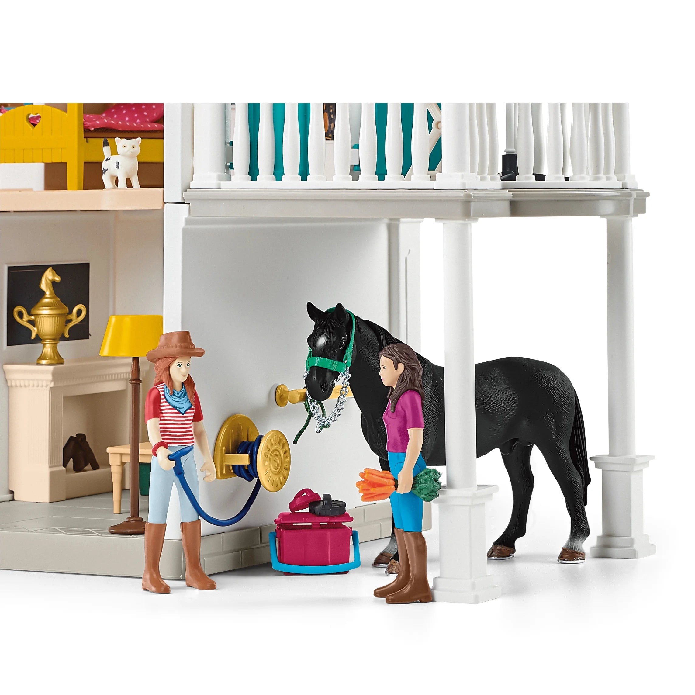 2026 Schleich – Paardenclub: Landhuis en stal aan het meer met accessoires. 192 stuks
